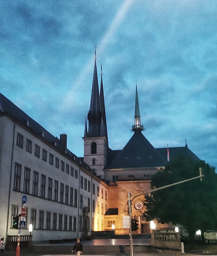 Imagen secundaria 2 - Wanderng at night.