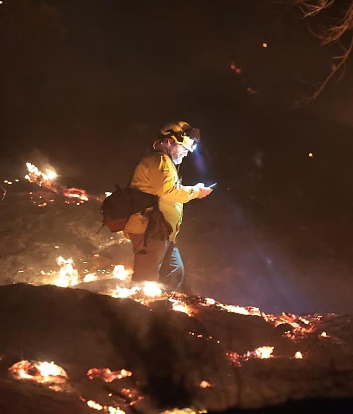 Imagen secundaria 2 - Second consecutive night of forest fires in Malaga city, this time in Cerro de la Tortuga area