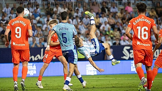 Spectacular overhead kick secures dramatic late win for Malaga CF