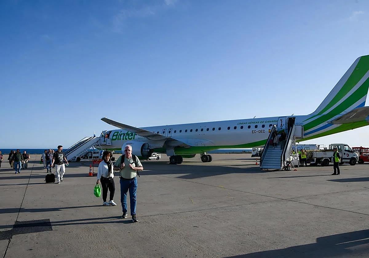A Binter aircraft arriving at Almeria Airport.