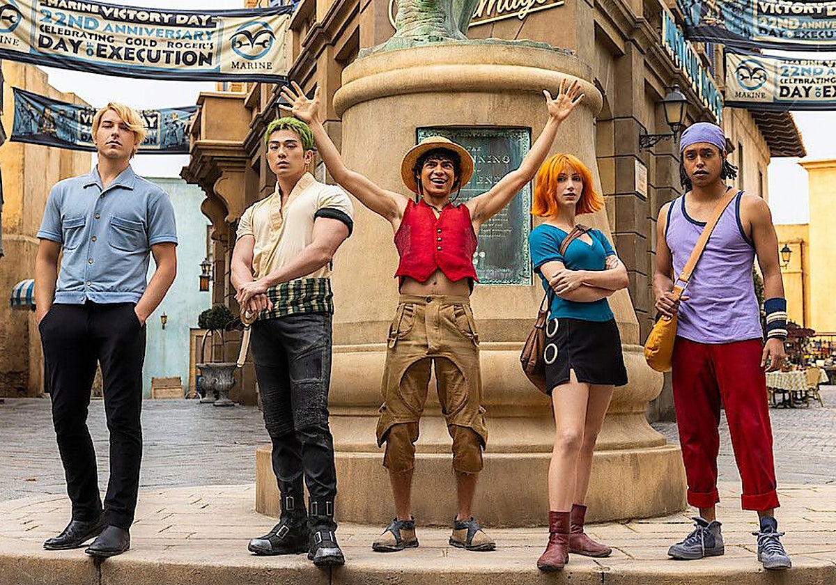 Taz Skyler (first from left), along with Mackenyu, Iñaki Godoy, Emily Rudd and Jacob Romero on the set of the second season of One Piece.