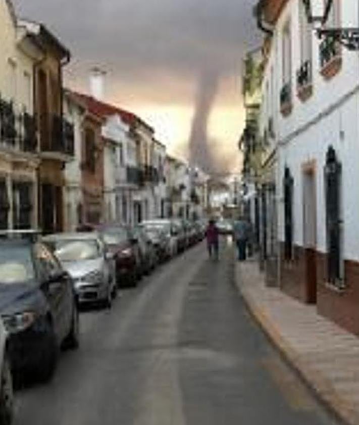 Imagen secundaria 2 - It&#039;s six years since three tornadoes and a supercell wreaked havoc in an inland Malaga town