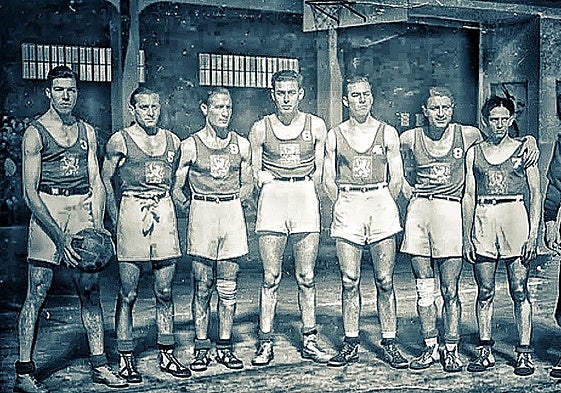 Spain's team in 1935.