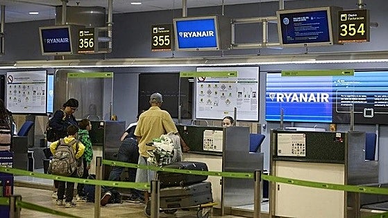 Spain's government refuses to 'submit' to Ryanair, already negotiating with other airlines to compensate for its 'abandonment'