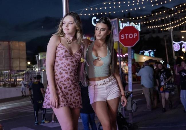 Zoé Arnao and Nadia Vilaplana play the young women who disappear at Frigiliana fair.