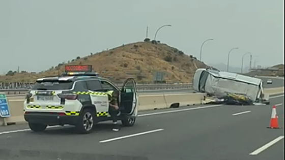 Man in his sixties injured after van overturns on A-7 motorway near Malaga