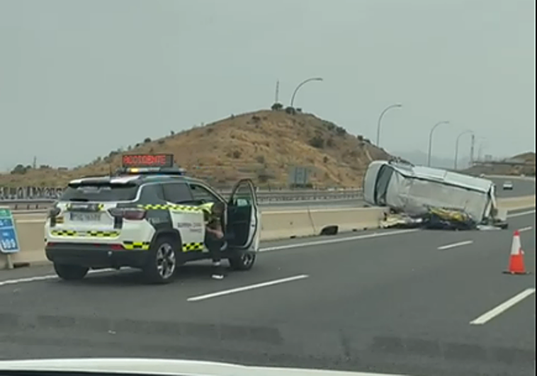Man in his sixties injured after van overturns on A-7 motorway near Malaga