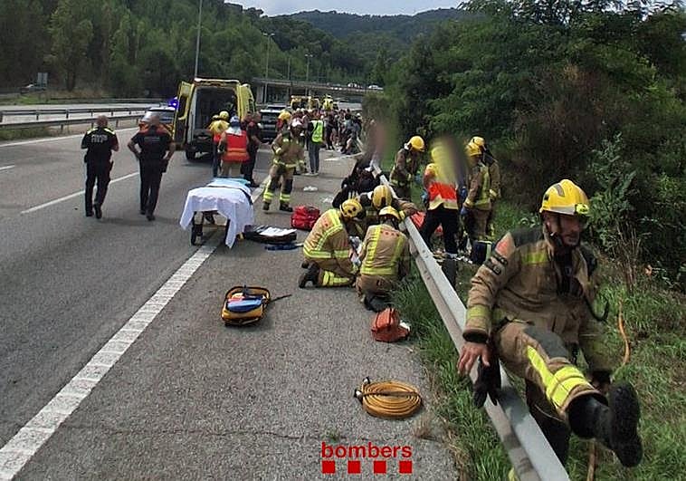 Two people seriously injured after tourist coach carrying 60 passengers overturns in Barcelona