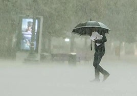 A young man plays sport in Barceloneta in strong gusts of wind.