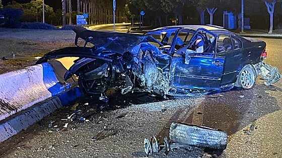Young man suffers multiple injuries after horrific roundabout crash on eastern Costa del Sol
