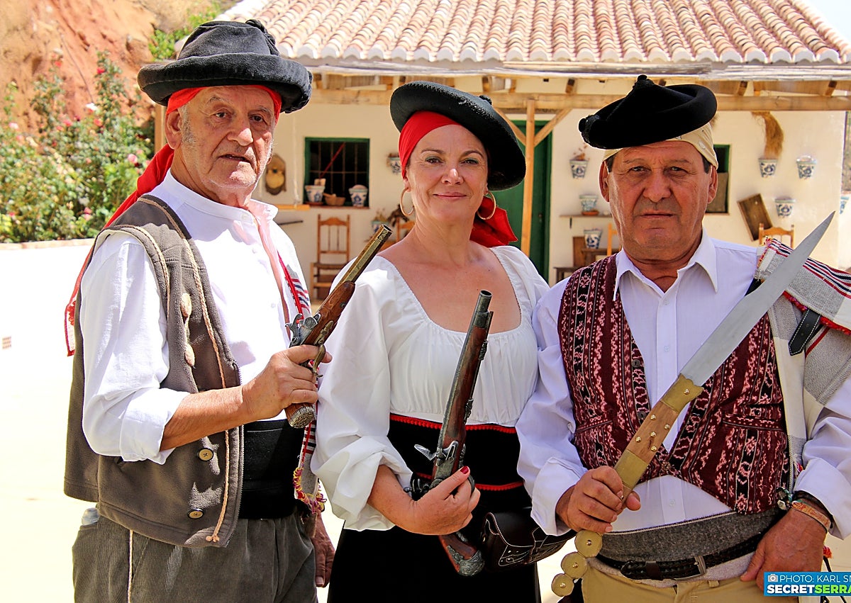 Imagen secundaria 1 - International press club members discover the heart of Malaga's Axarquía
