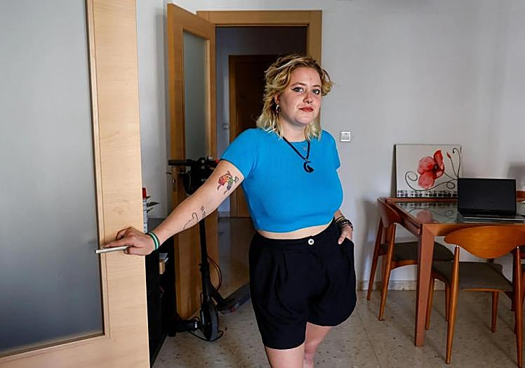 Samantha Bontempi, 26, now lives in a short-term rental apartment in Teatinos.