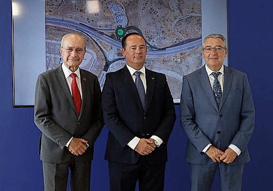 De la Torre (left) and Salado (right) flank the author of the plans.