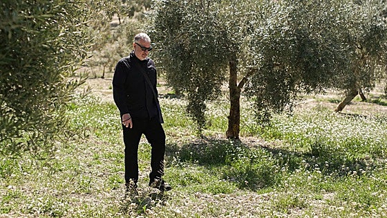 The American artist who is seeking nudes for Spanish beer company's centenary photo