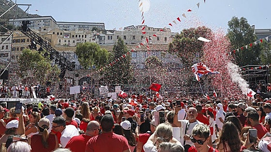 'You look better every year in red and white,' Picardo tells the Rock
