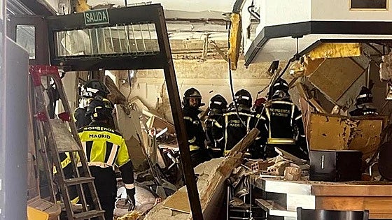 Explosion at Madrid bar injures 25 people, three of them seriously