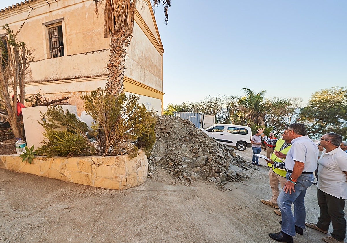 Nerja mayor José Alberto Armijo visits the site.