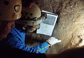 Researchers in the El Cantal caves.
