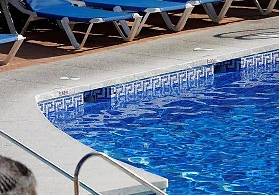 Foreign tourist dies in Marbella swimming pool where he was fooling around with friend