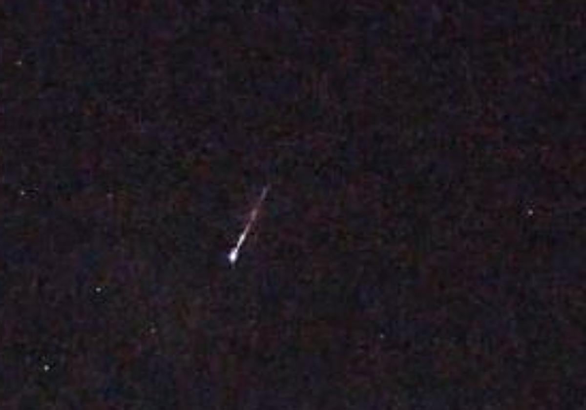Brilliant fireball streaks across the sky off the south coast of Spain at 88,000 kilometres per hour