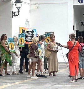 Animal rights activists express discontent with Mijas town hall for allowing donkey taxi service to continue