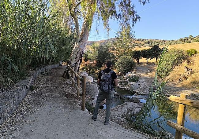 For the first few metres you walk alongside the Cueva river.