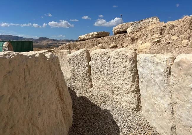 This corridor widens to a width of three metres.