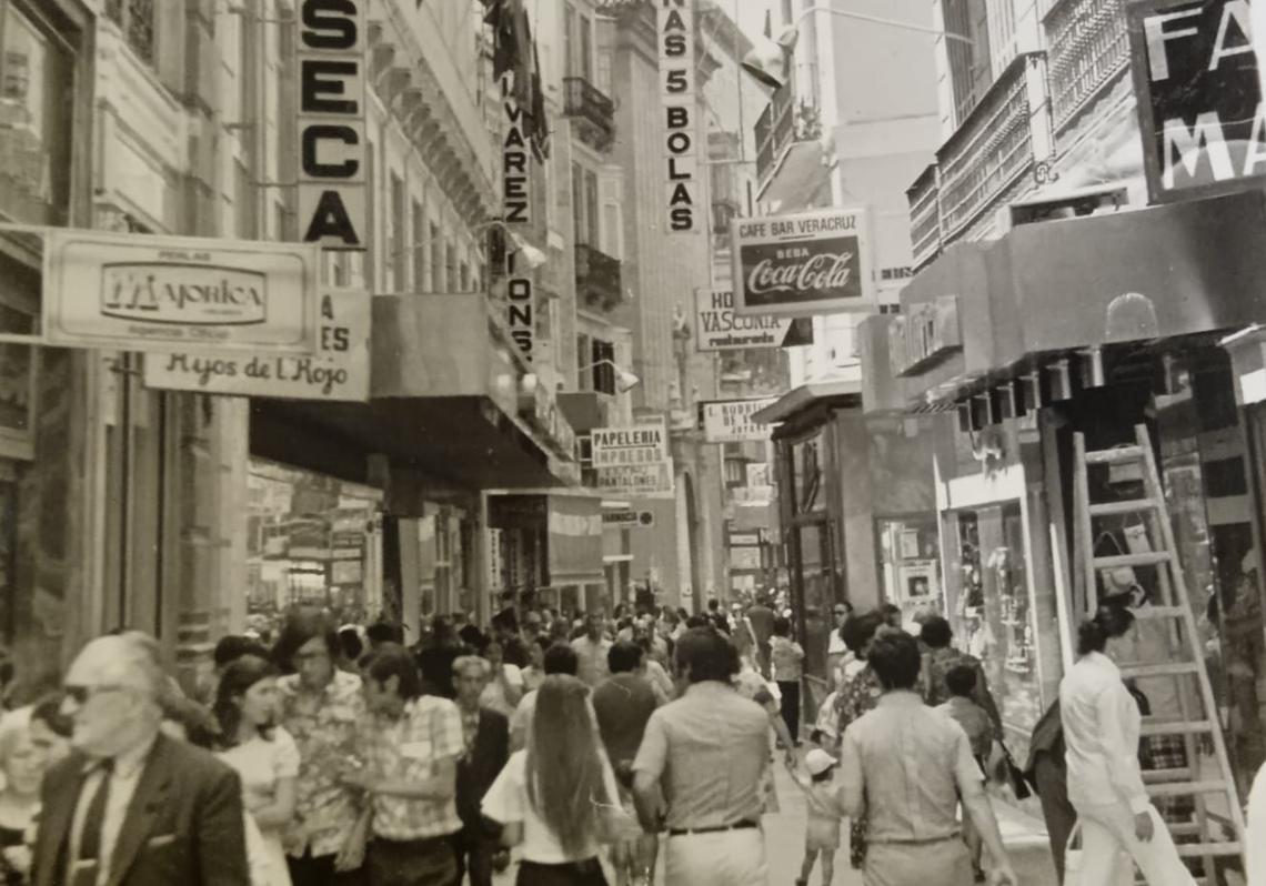 Imagen antes - Calle Nueva, then and now.