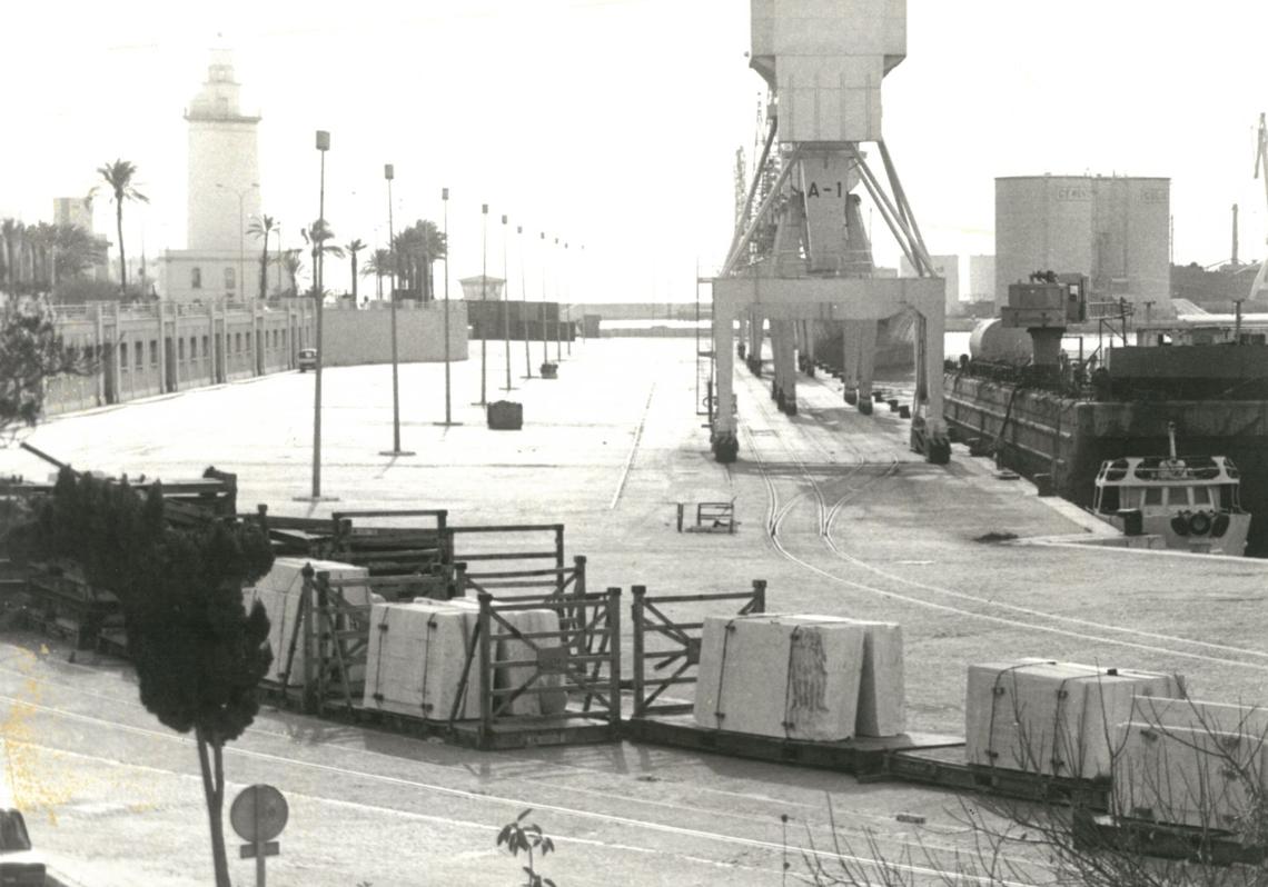 Imagen antes - Muelle Uno opened as a pedestrianised marina in March 2011.