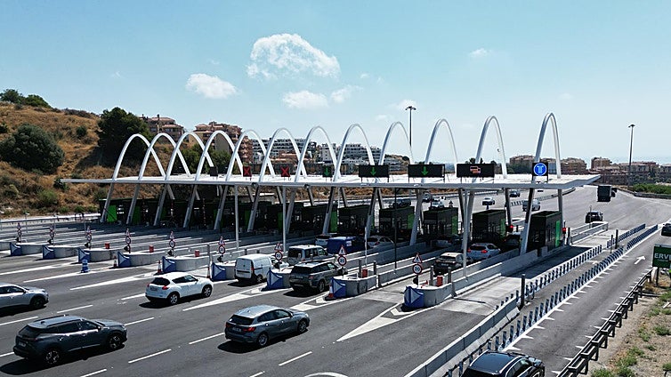 What does it cost to use the AP-7 Costa del Sol toll road during the off-peak season?