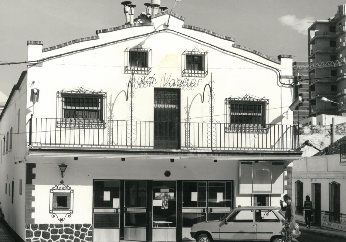 Imagen antes - The Salon Varietés theatre is a pleasant place to enjoy a show.