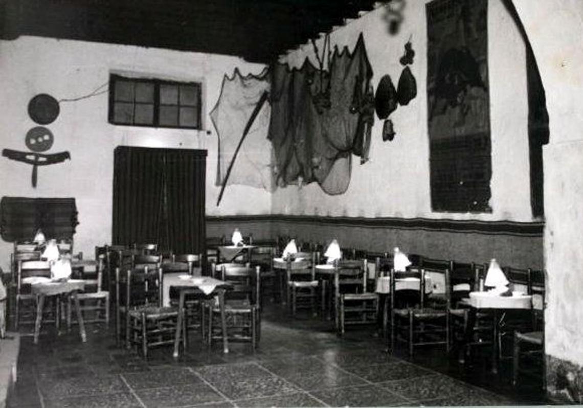 Imagen antes - Myriad famous faces have passed through the doors of El Pimpi over the years.