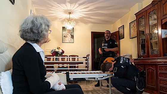 Kind-hearted Malaga cops source special bed for elderly woman seriously injured in hit-and-run accident