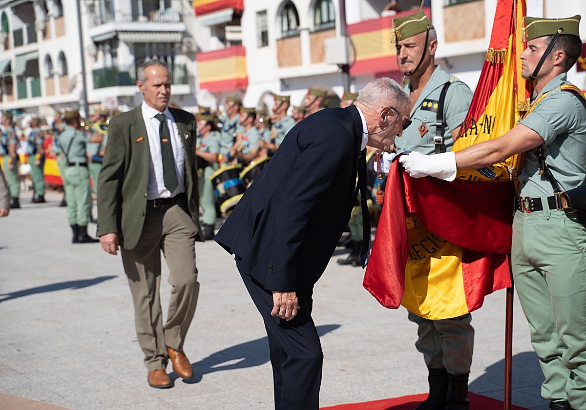 Around 300 people reaffirmed their commitment to Spain.