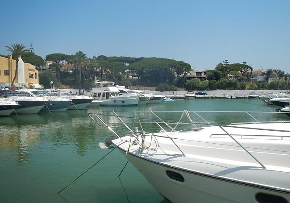 Injured Marbella fisherman claims a 15-metre boat hit his kayak and then fled the scene