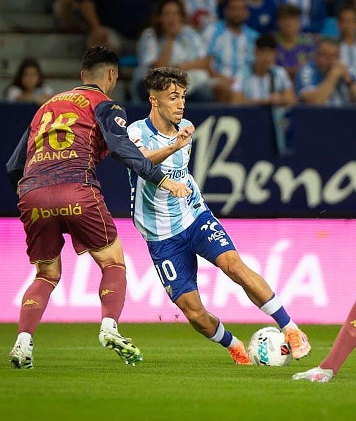 Imagen secundaria 2 - Chupete steals the show as Malaga CF crush unbeaten leaders