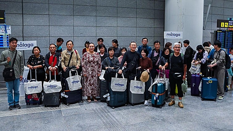 First passengers arrive on new direct flight between Malaga Airport and Seoul