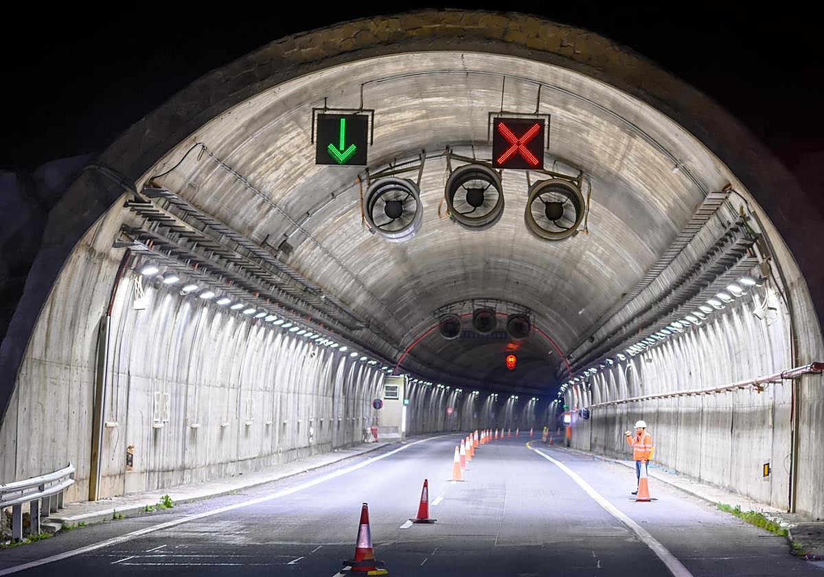 Work to modernise the Costa del Sol motorway tunnels.