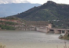 Decomposed body wrapped in sack found at Malaga province reservoir