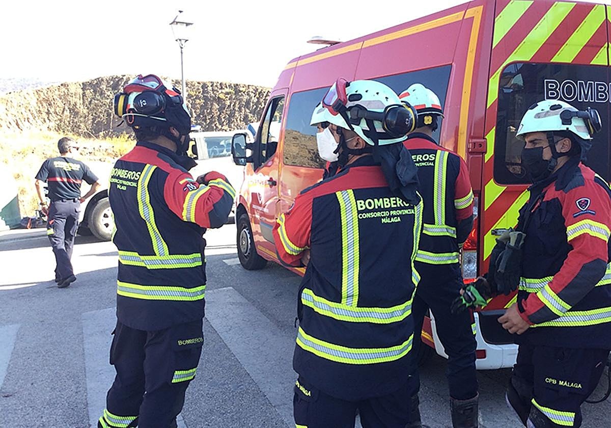 Young worker dies after being buried while digging trench in Malaga town
