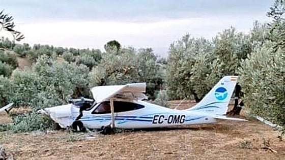 Two injured after plane makes emergency landing on Costa del Sol