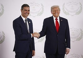 Pedro Sánchez was greeted warmly by Trump in Egypt.