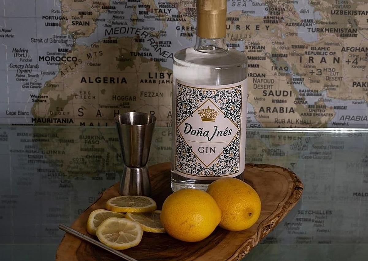 Imagen secundaria 1 - A handcrafted gin created by two young men from Malaga