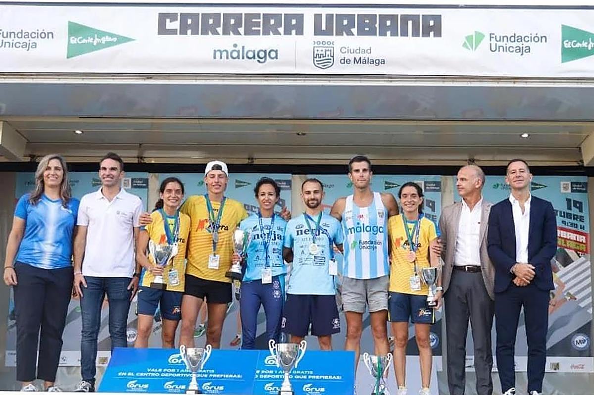 Imagen principal - Almost 9,000 runners take part in Malaga city&#039;s 10km Carrera Urbana