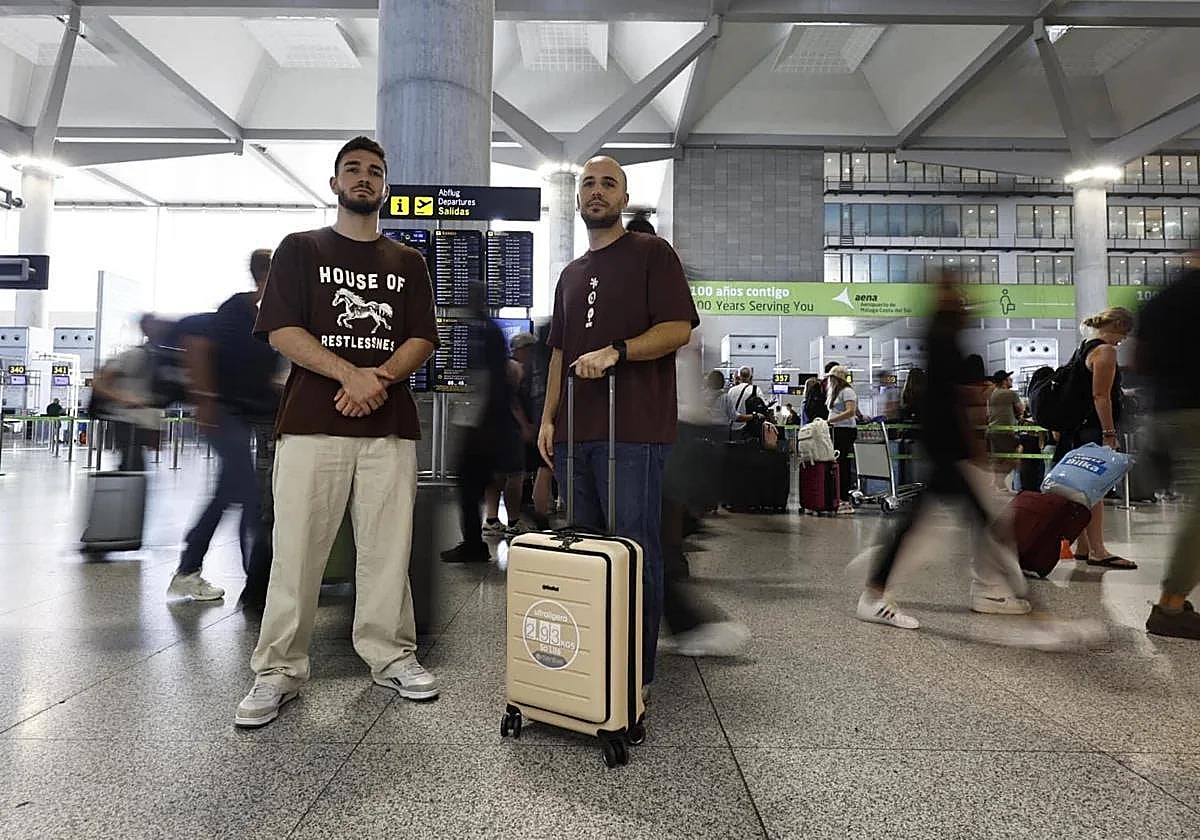 Raúl Moreno and Juanjo Gámez are two engineers from Jaén who live in Malaga but are employed in other cities, both in Spain and abroad.