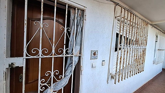 Elderly German resident who shot himself in head during eviction in Torremolinos dies