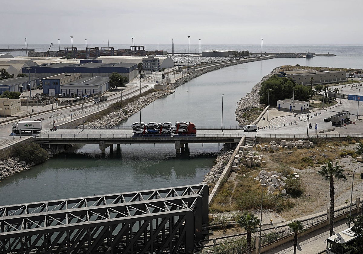 File image of the mouth of the Guadalmedina river, where the electricity substation will be located.