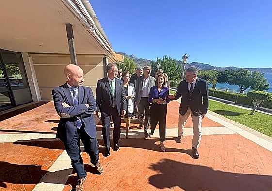 Raquel Sánchez with Javier Salas, José Alberto Armijo and others.