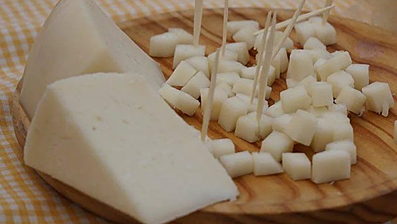 Health alert due to presence of listeria and E. coli in a goat cheese from Spain