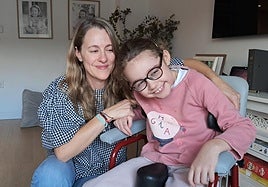 Elenita and her mother, Laura, before going to school.